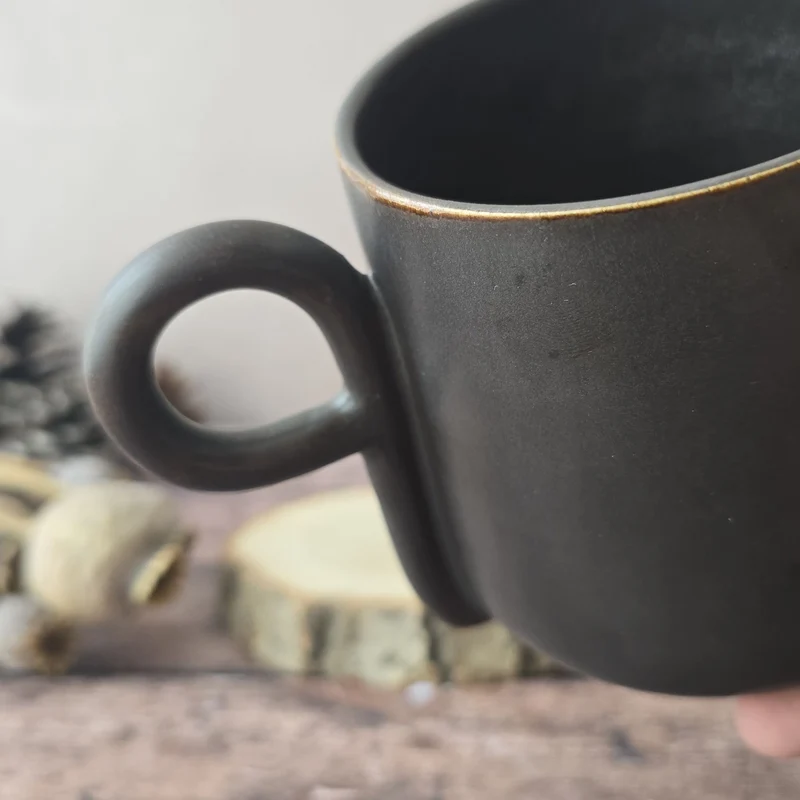 Tasse courbe - Collection Falaises Sauvages - BASALTE