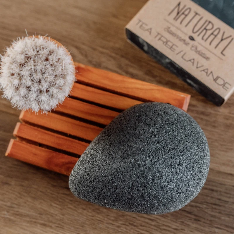 Éponge visage Konjac au charbon végétal - spéciale peau grasse - PRIX PROS