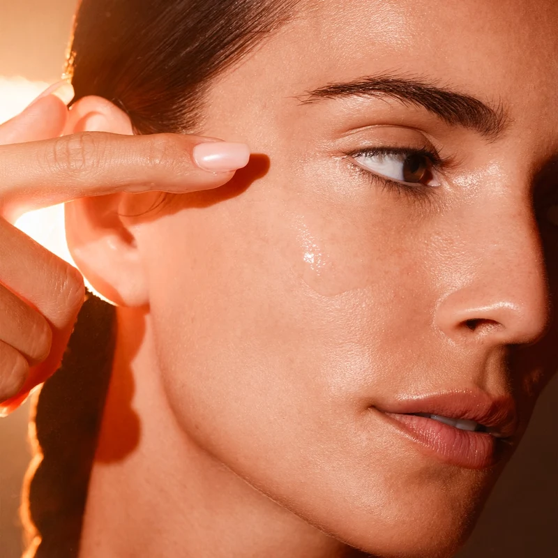 Essence Illuminatrice à la Vitamine C Lumisheen