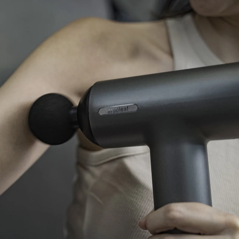 Massagegerät mit 6 Geschwindigkeitsstufen | T-förmiger Muskelmassager mit 5 Aufsätzen und bis zu 6 Stunden Akkulaufzeit