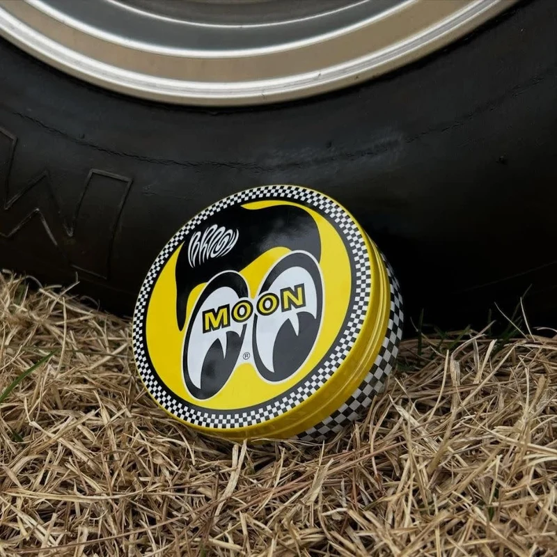 X Moon Equipped - Pommade Original "Mooneyes Pomade" - Tenue et brillance moyenne (115g/4.0oz)