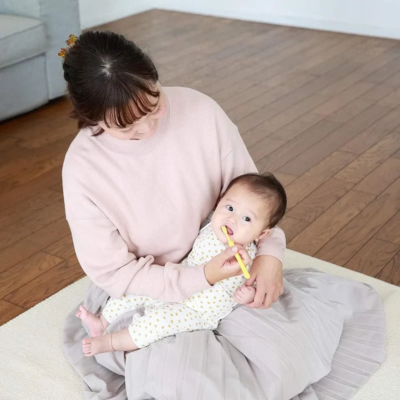 Pigeon Baby Gum Massager for Front Teeth Brushing - Gentle Care