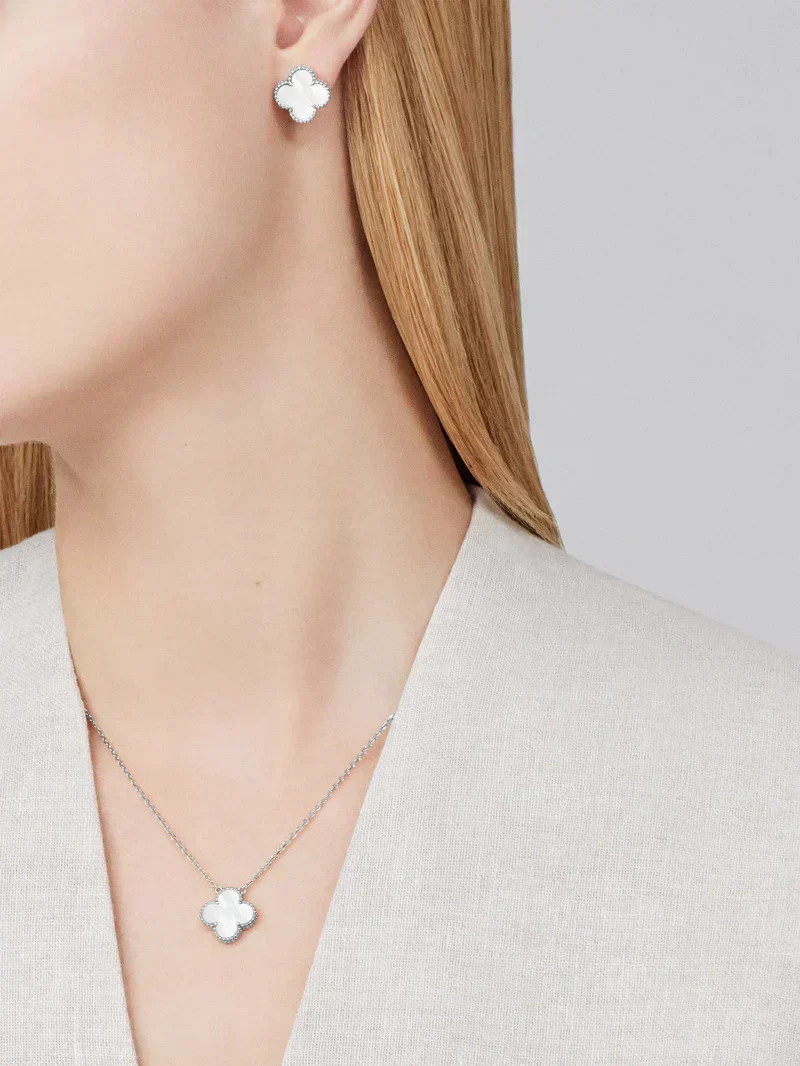 Set di gioielli Celeste Clover | Collana, bracciale e orecchini in acciaio inossidabile ipoallergenico