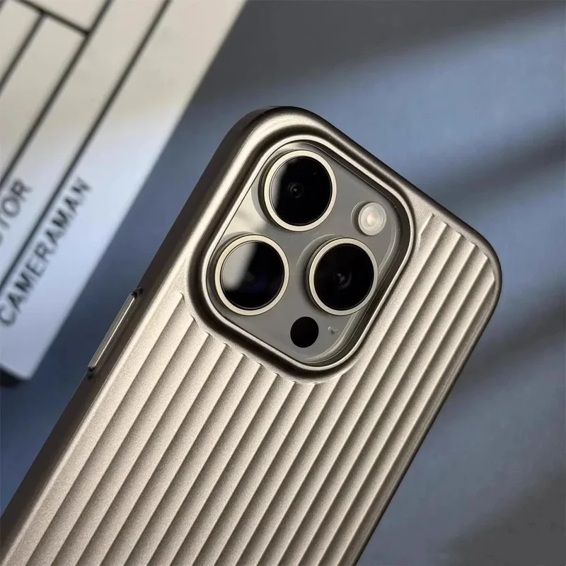 Custodia per iPhone con struttura a righe – Custodia protettiva sottile con protezione per fotocamera e graffi