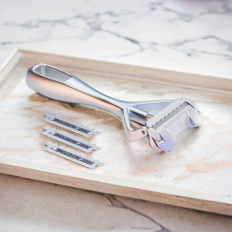 SHAVENT Compact 2.0 - Magnetic Force - handlicher Nassrasierer für Reise / Dusche