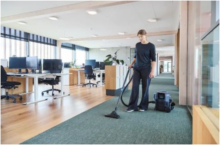 Nilfisk VP500 Cordless Commercial Dry Canister Vacuum Cleaner battery powered