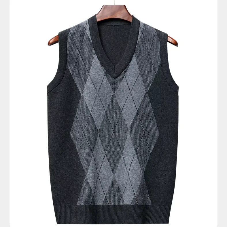 Pull sans manche col V à motif carreaux