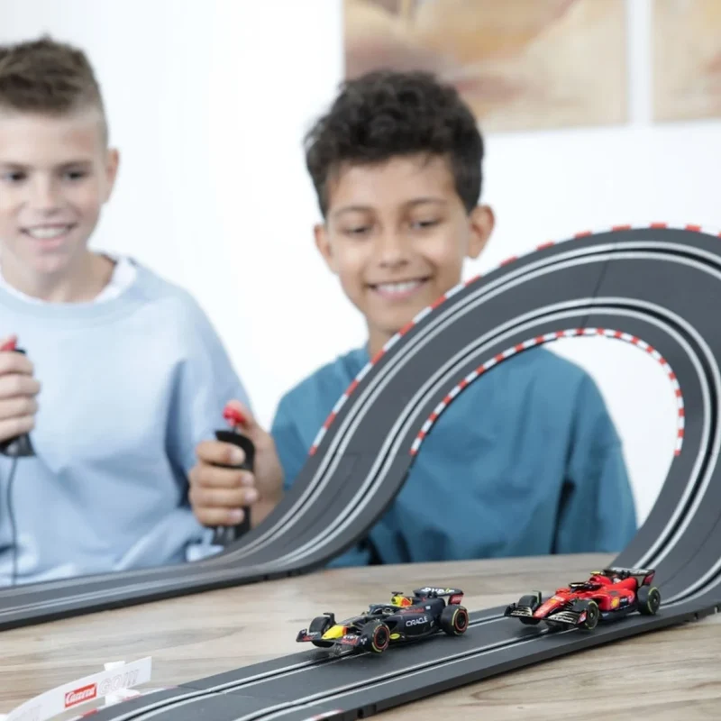 CARRERA GO!!! - Arene de Course avec Voitures de Course F1 et Manettes Sans Fil