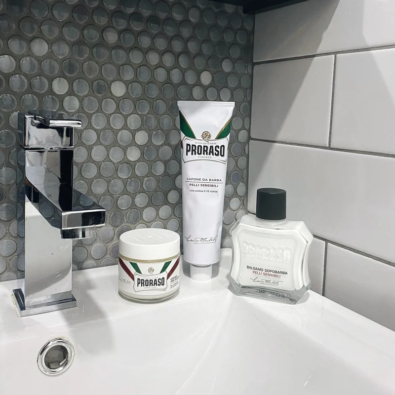Crème de pré-rasage au thé vert et à l'avoine - Pour peau sensible (100ml/3.6oz)