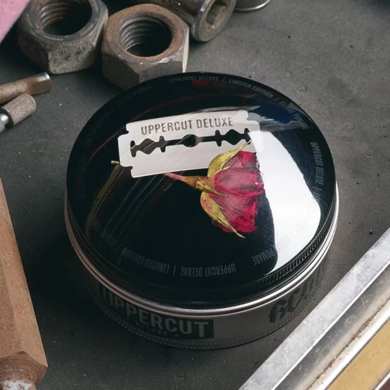 Pommade "Resin & Rose Deluxe Pomade" - Tenue forte et brillance élevé (100g/3.5oz)