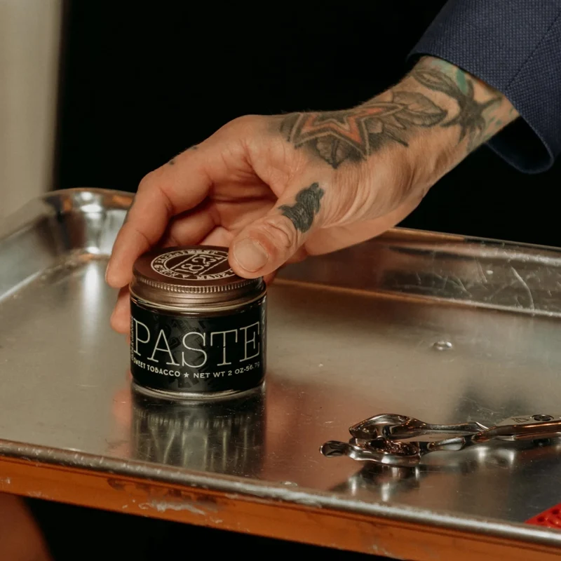 Pâte coiffante "Sweet Tobacco Hair Paste" - Tenue légère, brillance moyenne (56.7g/2.0oz)