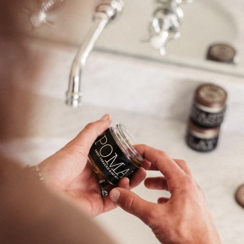 Pommade "Sweet Tobacco Hair Pomade" - Tenue moyenne, brillance élevé (56.7g/2.0oz)