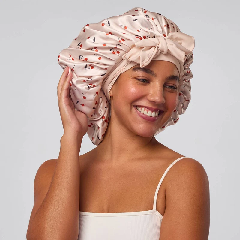 Bonnet en satin oversized ajustable