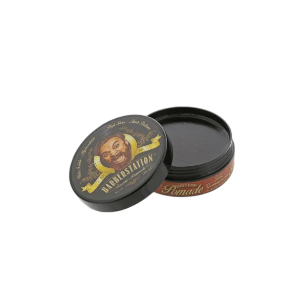 Pommade hydrosoluble à tenue moyenne