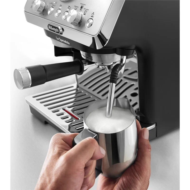 De'Longhi La Specialista Arte Manual Pump Coffee Machine (Black)