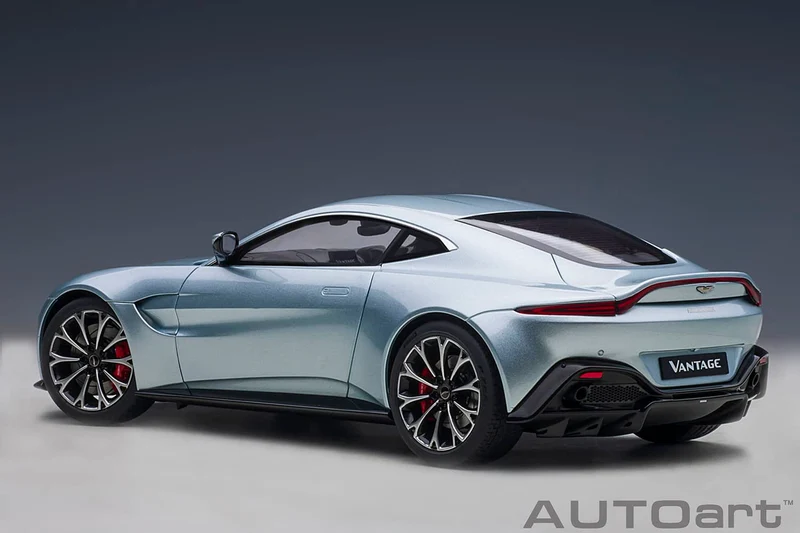Autoart 1/18 Aston Martin Vantage 70276 Silver