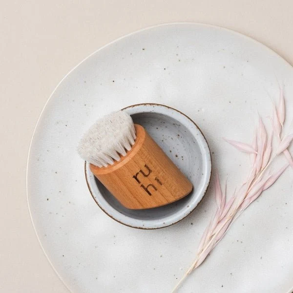 The Vegan Facial Dry Brush