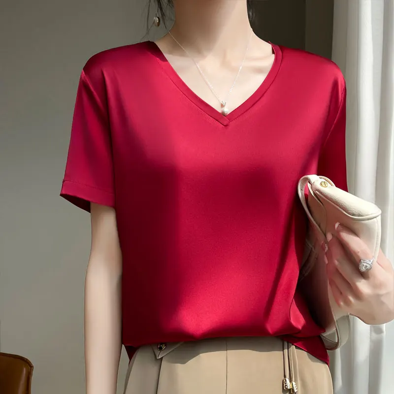 T-Shirt en Satin Intemporel à Col V