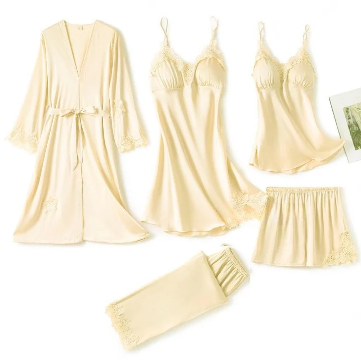 Ensemble de Pyjama 5 Pièces en satin et dentelle