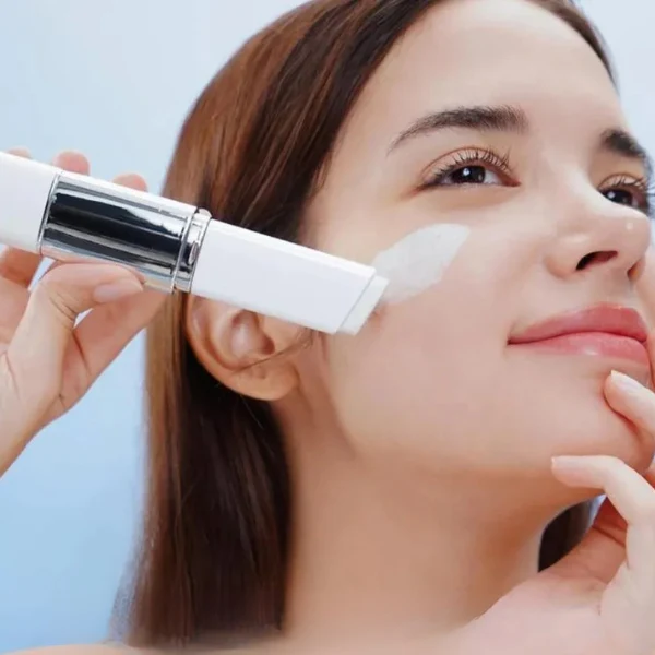 Fondotinta Stick 2-in-1 – Coprenza Perfetta & Contorno in Un Solo Prodotto
